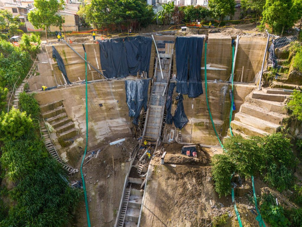 Eliminación de cárcava en Jardines del Bulevar