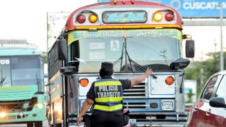 Las 32 infracciones del transporte público que tendrán multas de $50, $100 y $150